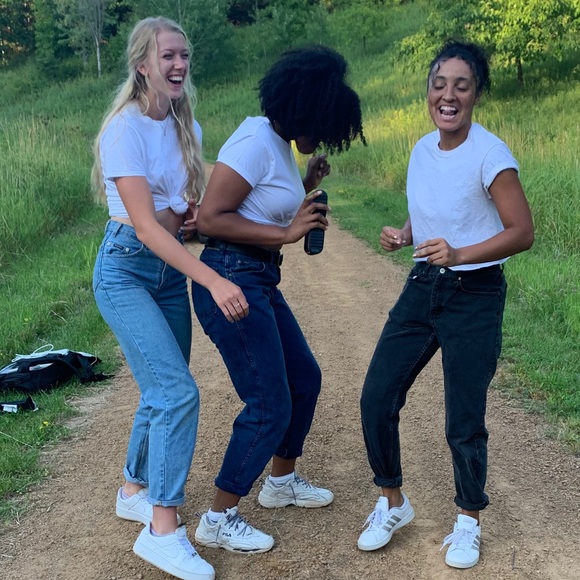 Meet your Posher, Brenna🥰 - Picture 4 of 7